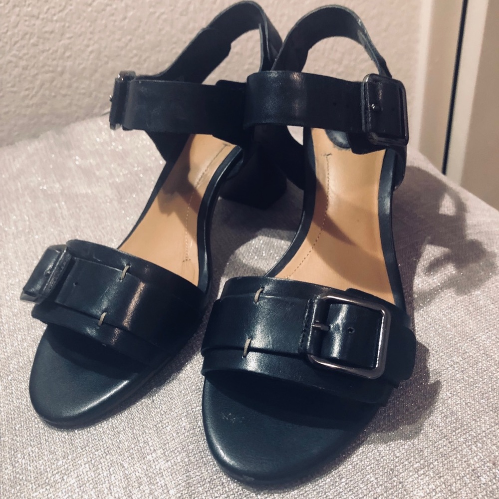 CLARK LEATHER HEELS ❤️